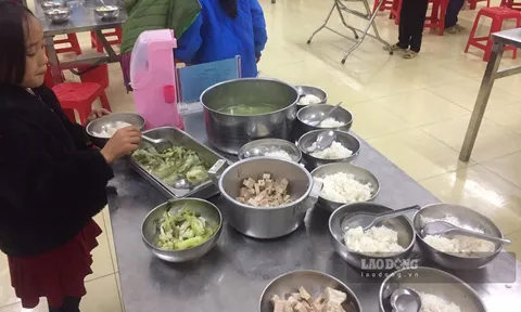 Một ngày đủ đầy tại trường bán trú từng lùm xùm “11 cháu ăn 2 gói mì chan cơm”