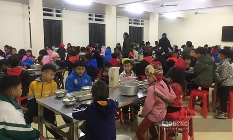 Lào Cai báo cáo Chính phủ vụ 11 học sinh bán trú ăn 2 gói mì tôm chan cơm