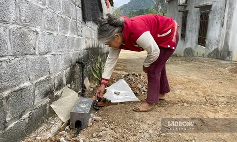 Người dân bức xúc cho rằng giá đồng hồ nước tại dự án nước sạch ở Hoà Bình không minh bạch