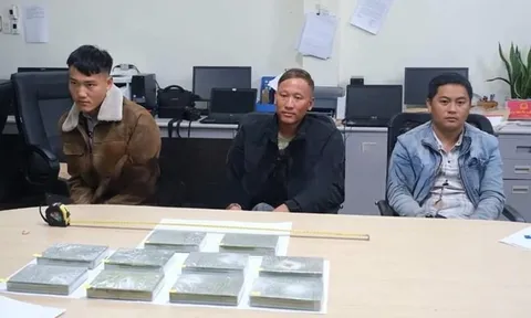 Công an 2 tỉnh phối hợp bắt giữ 3 đối tượng đang mang 10 bánh heroin đi bán