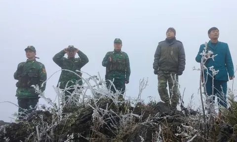 Đi giữa băng tuyết -2 độ C canh giữ biên cương