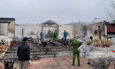 Đền thiêng Phúc Linh cháy rụi sáng mùng 4 Tết