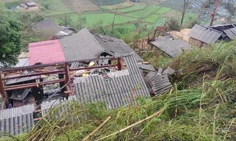 Mưa dông khiến hàng trăm nhà dân ở Lào Cai bị tốc mái, hư hỏng