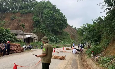 Người phụ nữ bị xe đâm tử vong khi đi bộ qua đường