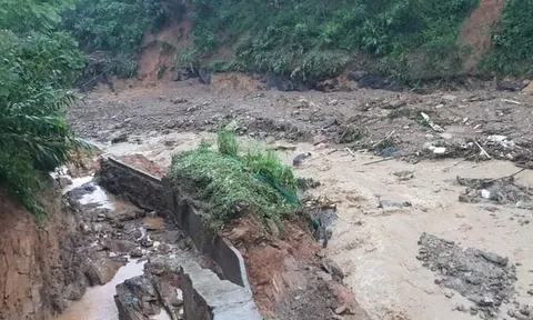 Huy động hàng trăm người tìm kiếm hai mẹ con bị lũ ống cuốn trôi ở Lào Cai