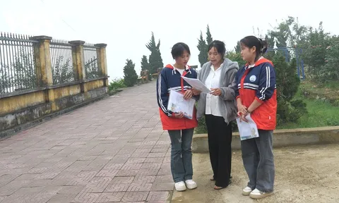 Nữ sinh dân tộc Dao đỏ ở Lào Cai dự thi tốt nghiệp THPT sau 10 năm dang dở