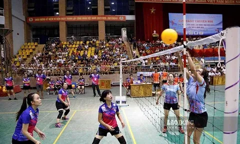Hơn 300 vận động viên tham gia Giải bóng chuyền hơi CNVCLĐ tỉnh Điện Biên