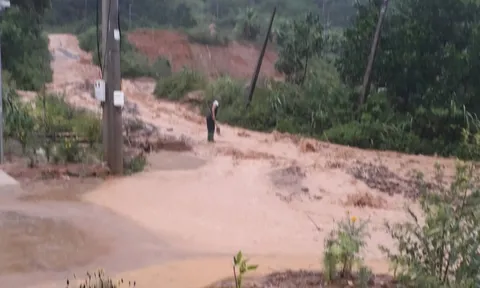 Hòa Bình: Một bé gái tử vong do nước lũ cuốn trôi