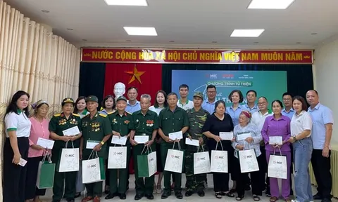Trao quà tri ân Mẹ Việt Nam anh hùng ở Yên Bái