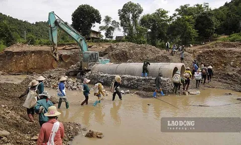 Điện Biên làm cầu tạm, nỗ lực thông tuyến trên Quốc lộ 12