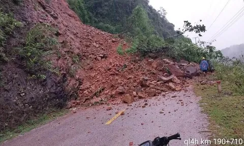Nhiều tuyến đường ở Lai Châu sạt lở, giao thông chia cắt