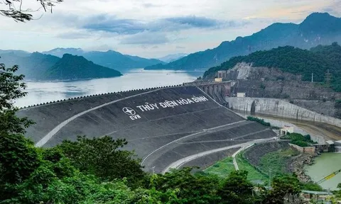 Thủy điện Hòa Bình, Sơn La, Tuyên Quang xả đáy hôm nay