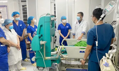 2 người hôn mê sâu, cơ thể bốc mùi trứng thối sau khi xuống bể chứa