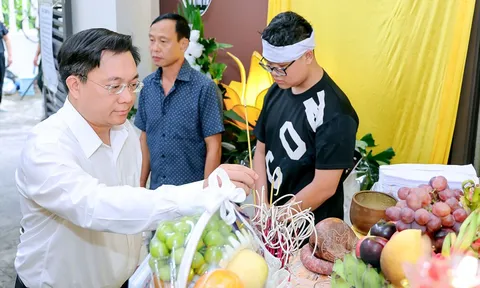 Chủ tịch Vĩnh Phúc thăm các gia đình nạn nhân bị lũ cuốn