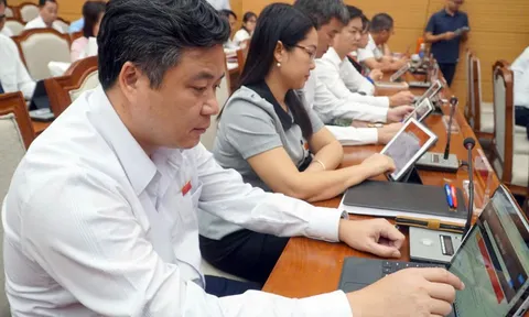Nước dâng cao, bờ sông Hồng, sông Đà, sông Lô xảy ra sạt lở