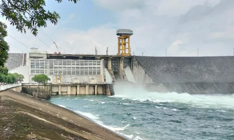 NÓNG: Mở hai cửa xả nước mặt hồ thủy điện Thác Bà ở Yên Bái vào hồi 14h00 chiều nay (16/8)