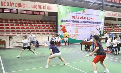 Sôi nổi giải cầu lông CNVCLĐ tỉnh Hòa Bình