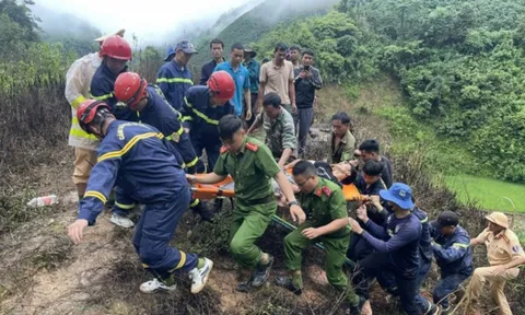 Sơn La: Giải cứu tài xế mắc kẹt trong cabin ô tô khi rơi xuống vực sâu