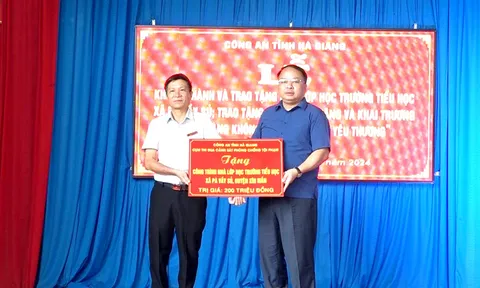 Công an tỉnh khánh thành nhà lớp học và khai trương “Gian hàng 0 đồng - Chia sẻ yêu thương” ở Xín Mần