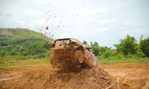 Cuối tuần xem giải đua xe ôtô địa hình kịch tính ở Lào Cai