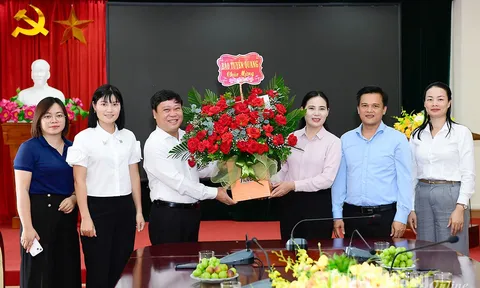 Báo Tuyên Quang chúc mừng 79 năm ngày truyền thống ngành Văn hóa