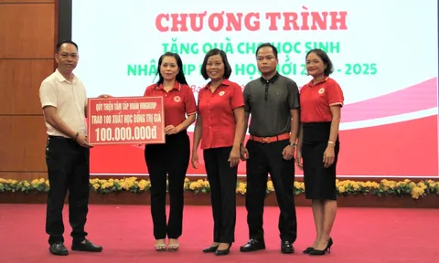 Hội Chữ thập đỏ Yên Bái phối hợp trao 100 suất quà cho học sinh, sinh viên có hoàn cảnh khó khăn