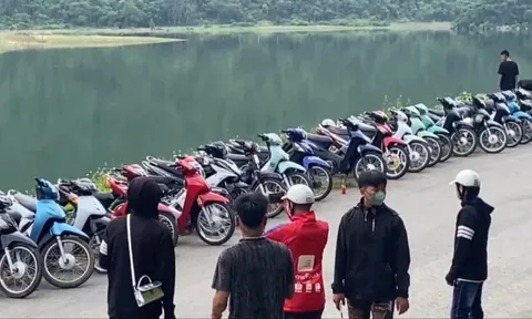 CSGT khống chế hàng chục "quái xế" tụ tập thành đoàn đua ở Hà Giang