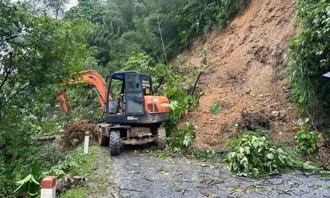 Xe khách bị vùi lấp ở Cao Bằng, nhiều người mất tích