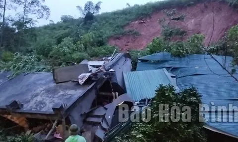 Sạt lở đất trong đêm ở tỉnh Hoà Bình, 4 người chết