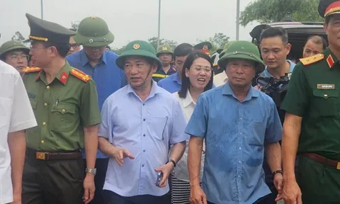 Phó Thủ tướng Hồ Đức Phớc trực tiếp kiểm tra vụ sập cầu Phong Châu