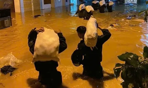 Xuyên đêm chạy lũ giúp nhân dân Yên Bái