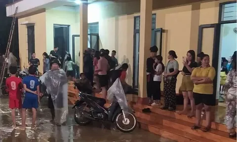 Đồi rung chuyển, hàng trăm người dân Yên Bái sơ tán trong đêm