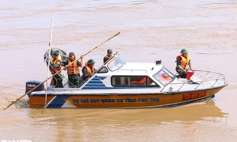 Phát hiện thi thể nam giới trên sông Hồng, cách cầu Phong Châu 9km