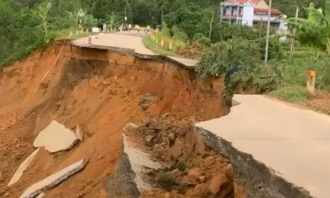 Phú Thọ: Đê sạt lở nghiêm trọng do nước lũ rút sâu