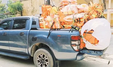 Người dân Yên Bái gom lại áo phao gửi bà con vùng lũ miền Trung