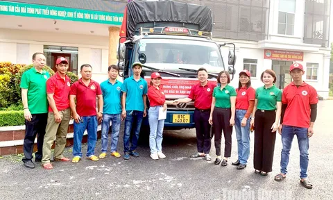 Tuyên Quang tiếp nhận xe hàng cứu trợ từ Hội Chữ thập đỏ tỉnh Gia Lai