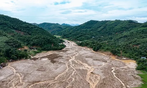 Lào Cai mưa rất lớn, Làng Nủ lại bị chia cắt