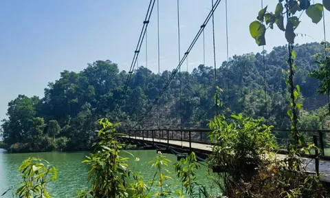 Phú Thọ cấm người dân qua cầu treo đang hư hỏng nặng