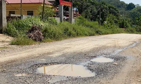 Tuyến đường huyết mạch đầy ổ voi, ổ gà ở Yên Bái