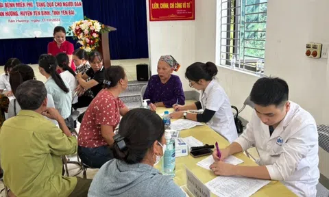 Hàng trăm người dân Yên Bái, Phú Thọ được khám các bệnh da liễu sau bão lũ