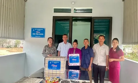 Trao nhà tình nghĩa cho hộ nghèo hoàn cảnh đặc biệt khó khăn tại Điện Biên