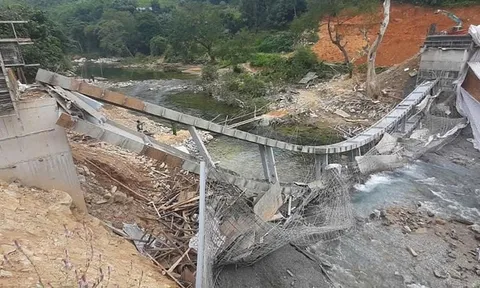 Sự cố cầu đang thi công ở Hà Giang: Người dân mong sớm xây cầu trở lại