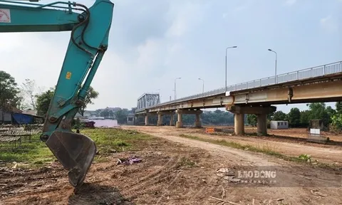 Chuẩn bị phá dỡ đoạn cầu Phong Châu còn lại