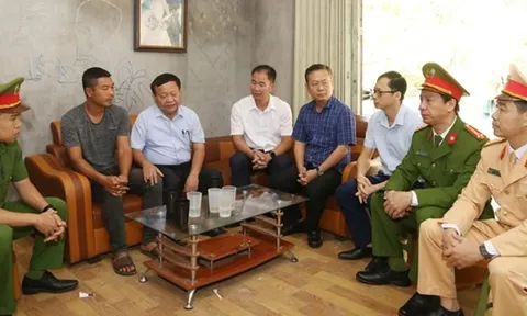 Lãnh đạo Lào Cai thăm hỏi gia đình có người tử vong do TNGT