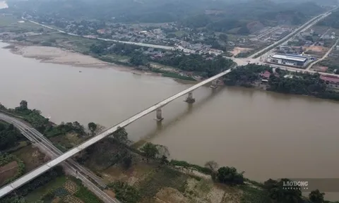 Hình ảnh cầu 50 tỉ đồng ở Yên Bái trước ngày thông xe