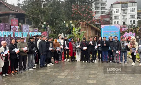 Sa Pa tặng quà 50 du khách xông đất năm 2025