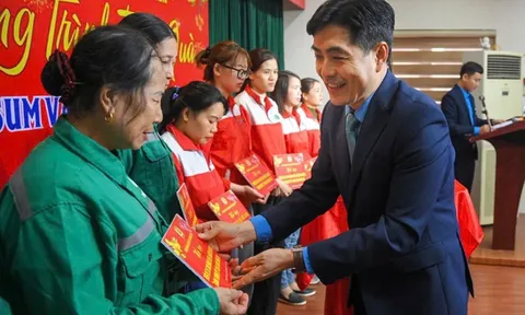 Chăm lo Tết cho công nhân, đồng bào dân tộc thiểu số