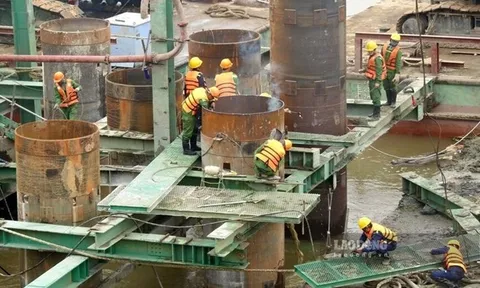 Cầu Phong Châu mới đang thi công vượt tiến độ