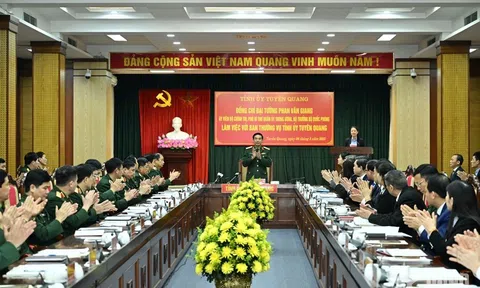 Đại tướng Phan Văn Giang làm việc với Ban Thường vụ Tỉnh ủy Tuyên Quang