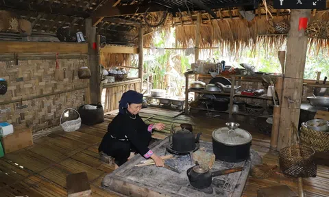 Cả làng làm chung, ăn chung, tiêu tiền chung